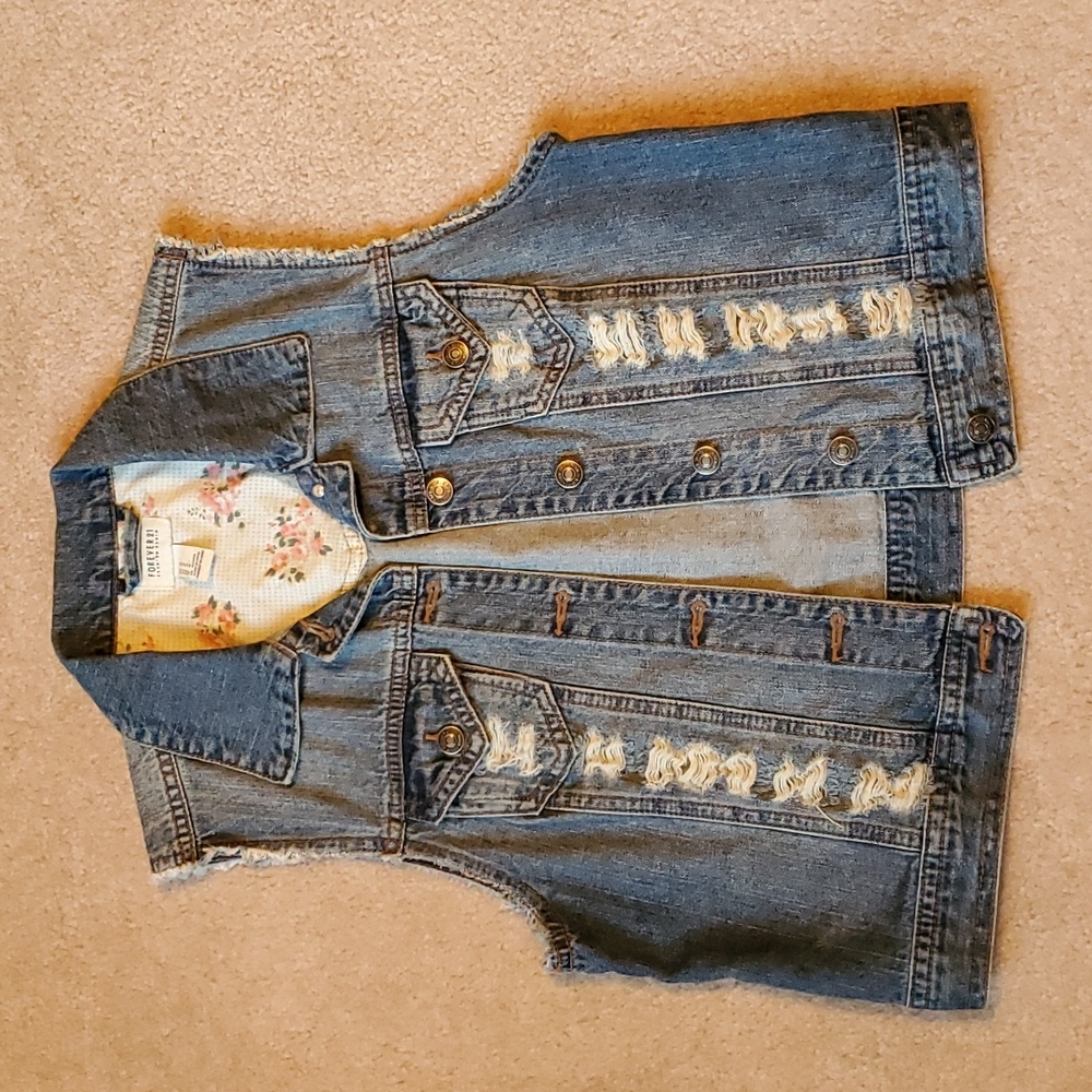 Forever 21 premium destructed denim vest size Medium